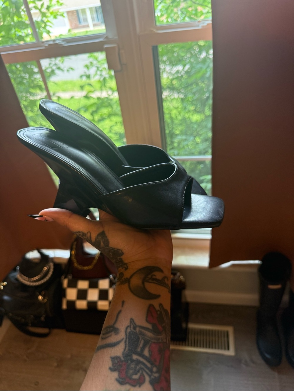 Black Slide Mule Heels - Shein - Picture 2 of 3